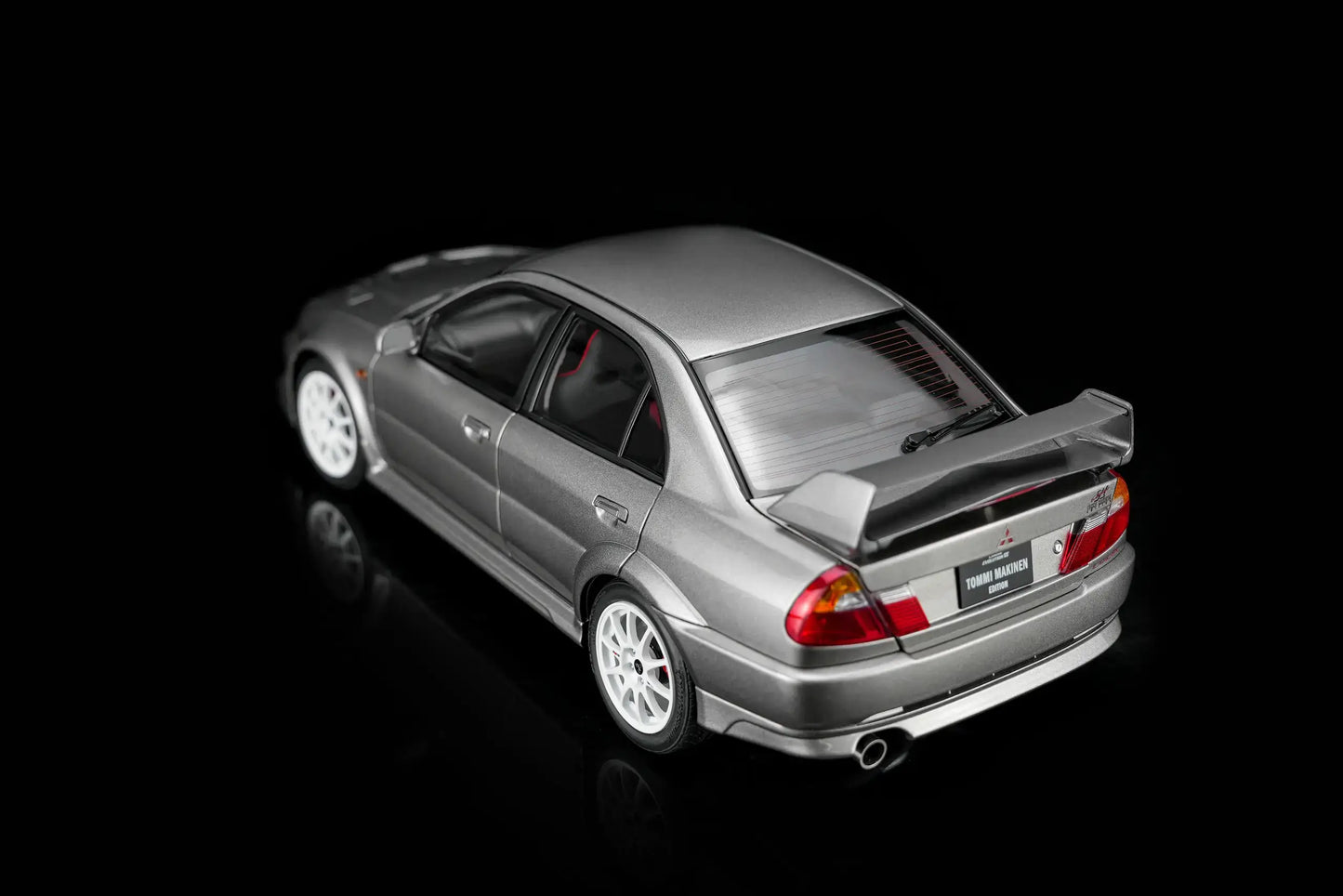 MOTORHELIX Mitsubishi Lancer EVO VI GSR Tommy Makinen 2000 Silver | 1:18