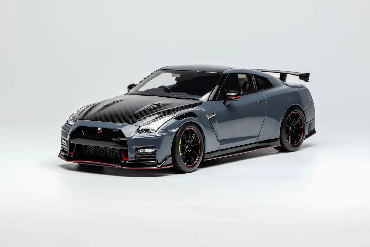 MOTORHELIX Nissan GT-R NISMO (R35) 2022 NISMO Stealth Gray | 1:18