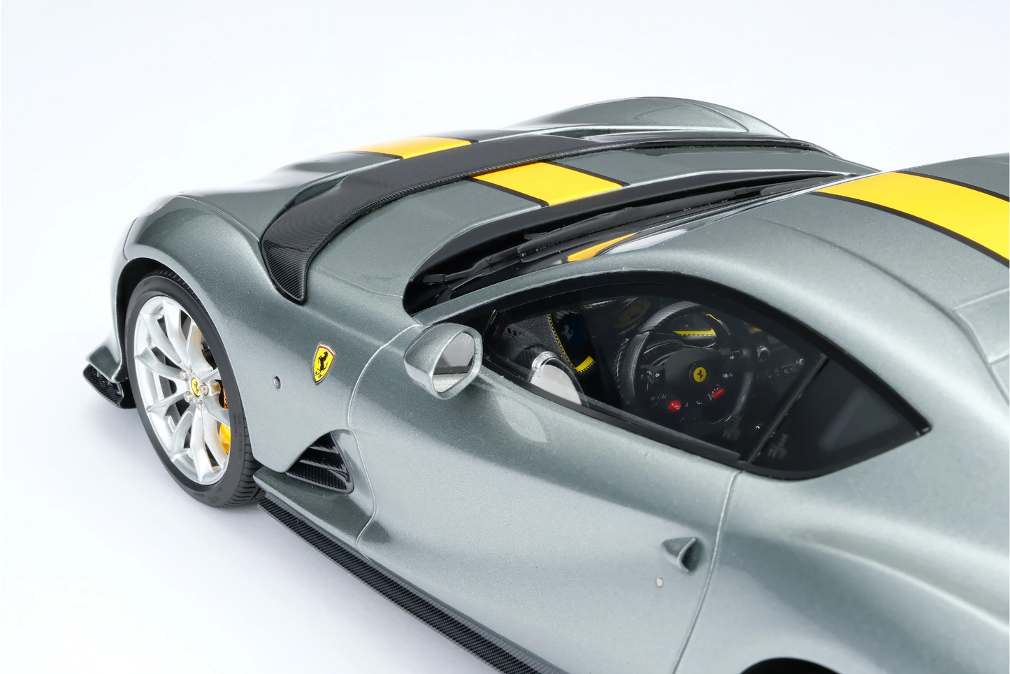 AMALGAM Ferrari 812 Competizione | Grigio Coburn 1:18