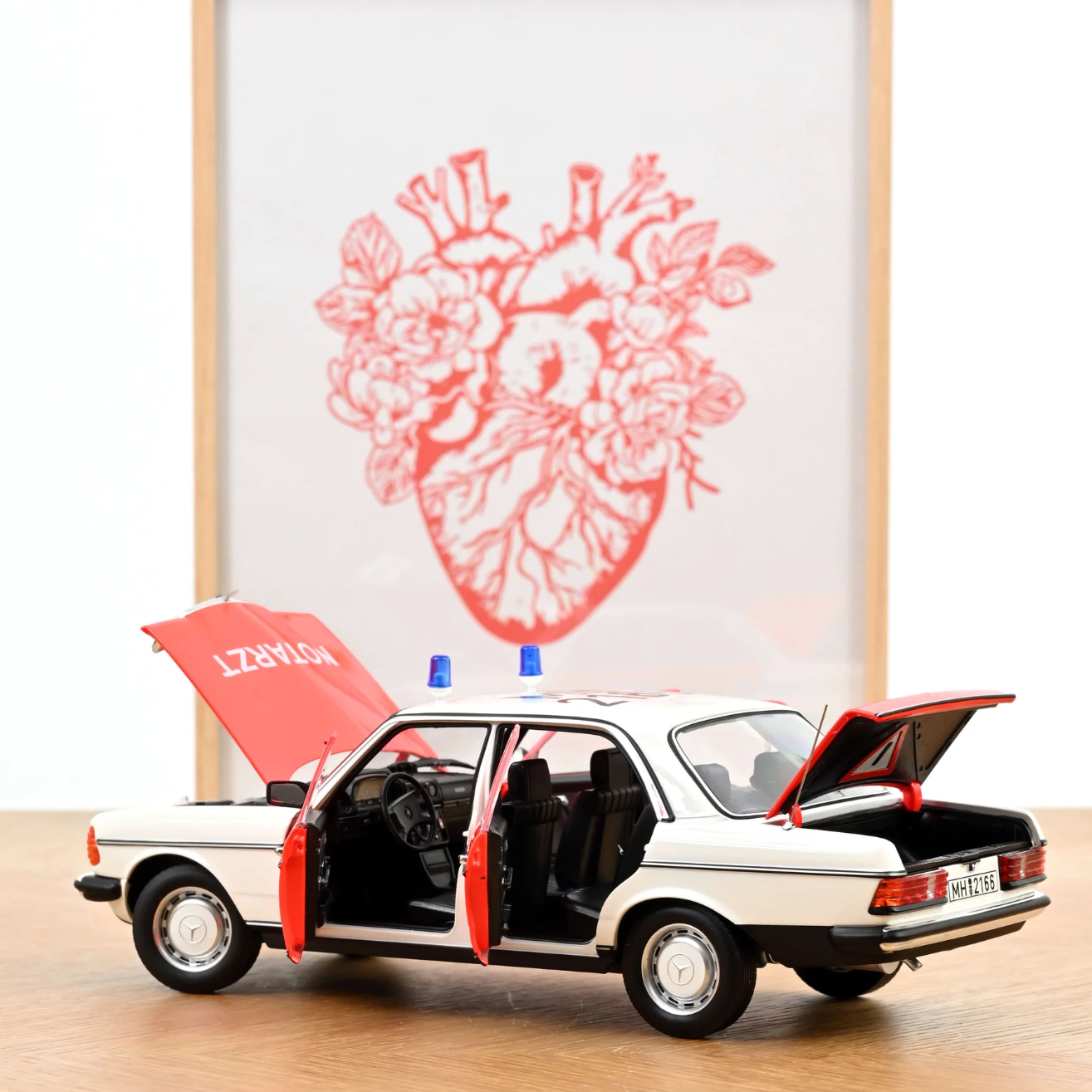 NOREV Mercedes-Benz 20 Emergency Ambulance 1984 | 1:18