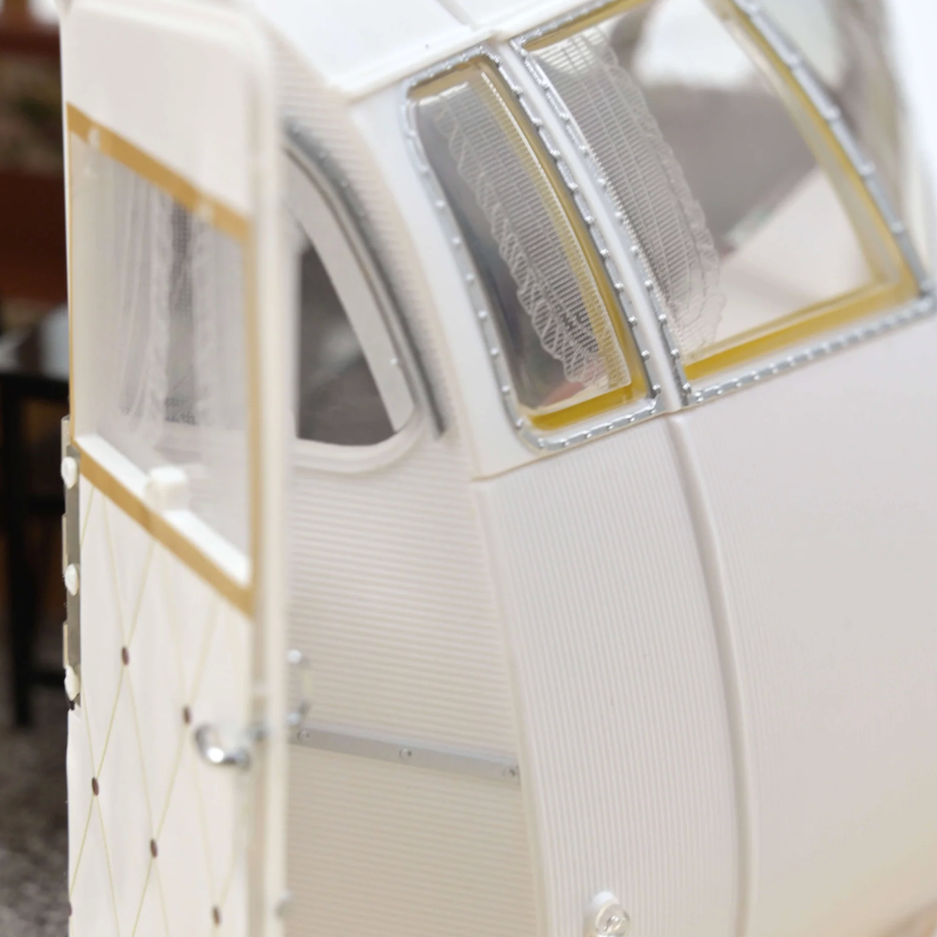 NOREV Peugeot 404 Brown 1965 w/ Caravan Hénon | 1:18