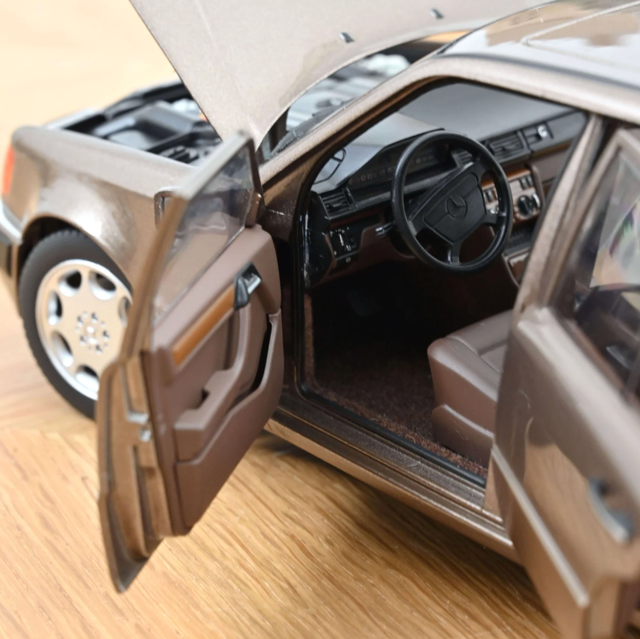 NOREV Mercedes-Benz 500 E 1990 Impala Brown | 1:18