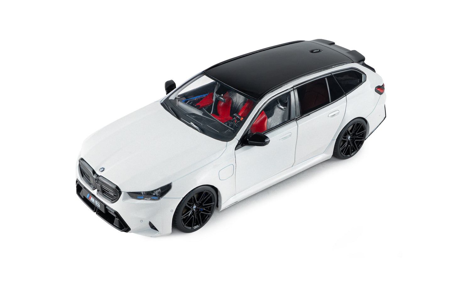 SOLIDO BMW M5 Touring Alpine White 2025 | 1:18