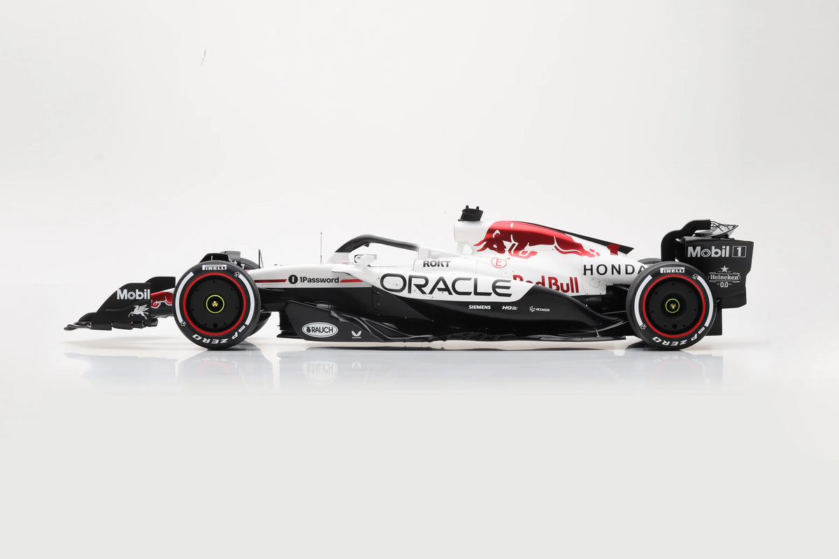 SPARK Oracle Red Bull Racing RB21 #1 Winner Japan GP 2025 Max Verstappen | 1:8 - PRE ORDER