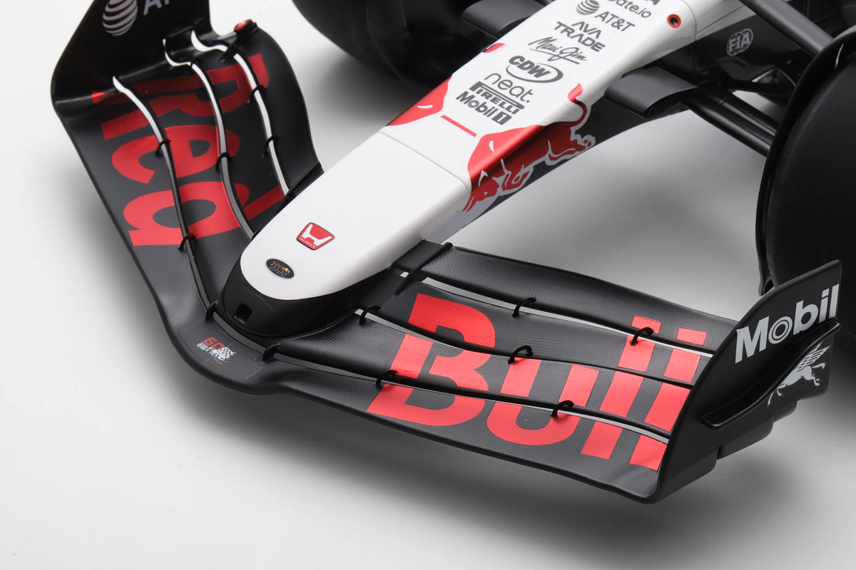 SPARK Oracle Red Bull Racing RB21 #1 Winner Japan GP 2025 Max Verstappen | 1:8 - PRE ORDER