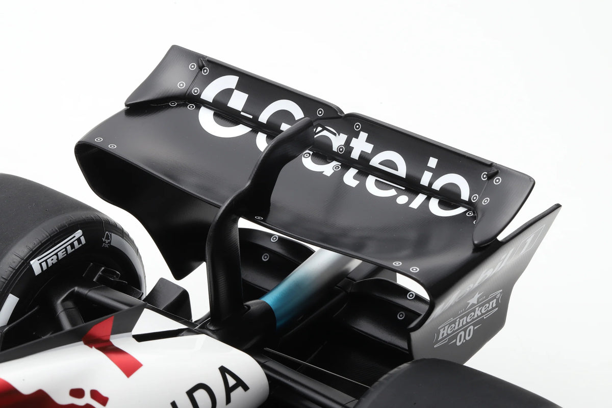 SPARK Oracle Red Bull Racing RB21 #1 Winner Japan GP 2025 Max Verstappen | 1:8 - PRE ORDER
