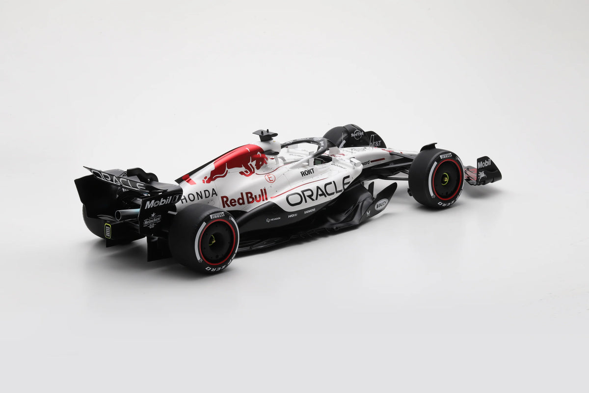 SPARK Oracle Red Bull Racing RB21 #1 Winner Japan GP 2025 Max Verstappen | 1:8 - PRE ORDER