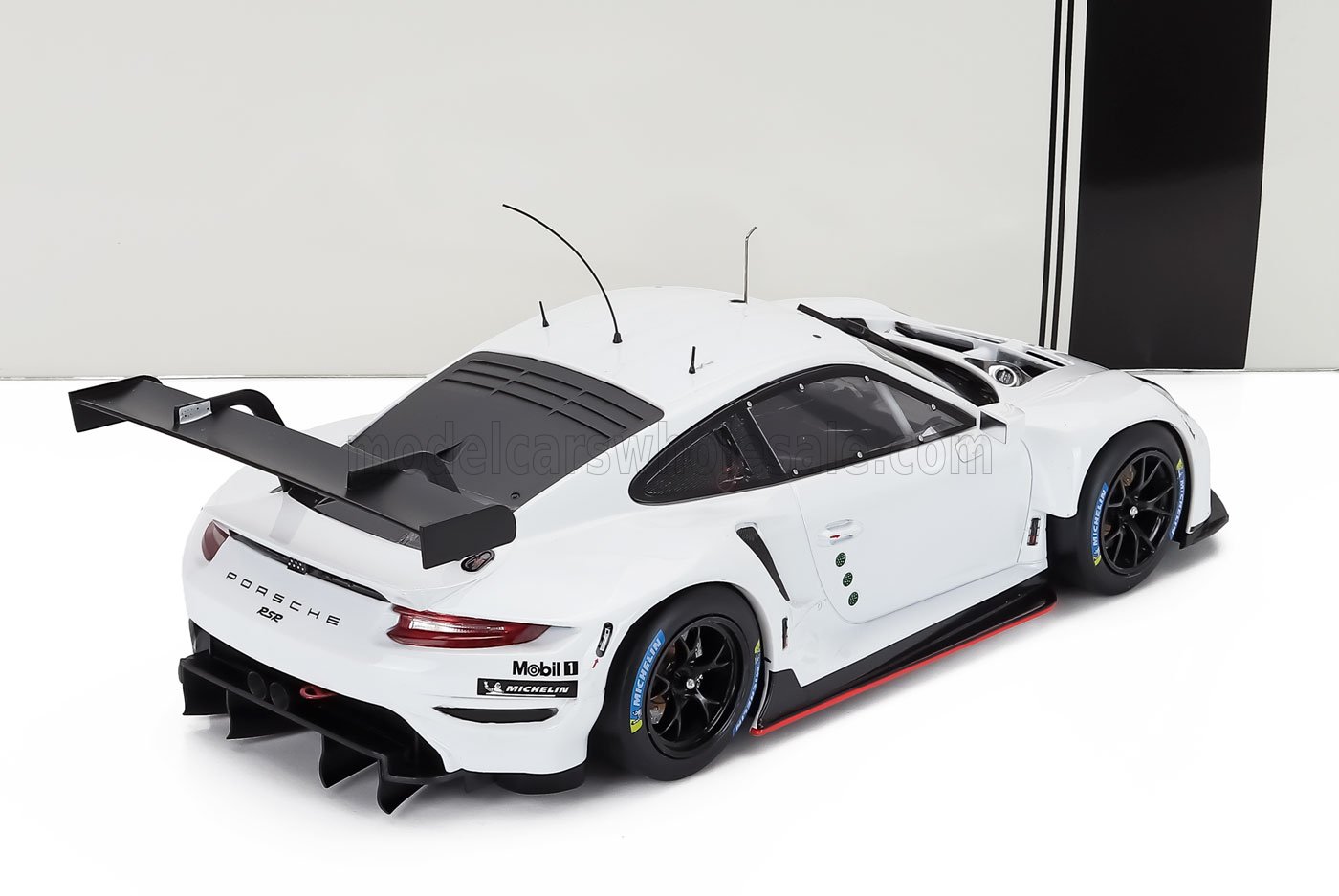 IXO MODELS Porsche 911 RSR 2022 | Plain Body 1:18