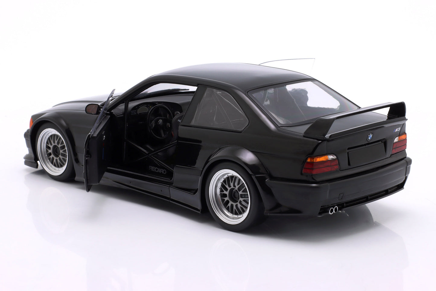 WERK83 BMW M3 GTR (E36) Plain Body 1993 | 1:18 - PRE ORDER