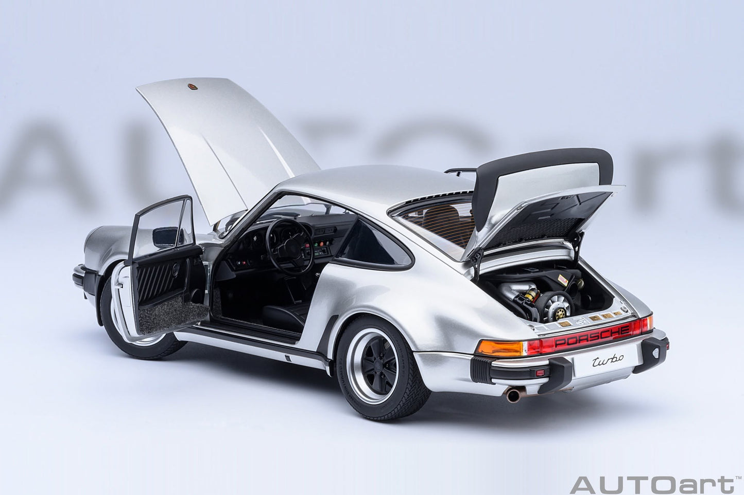 AUTOART Porsche 911 (930) 3.0 Turbo 1974 | Silver 1:18 - PRE ORDER