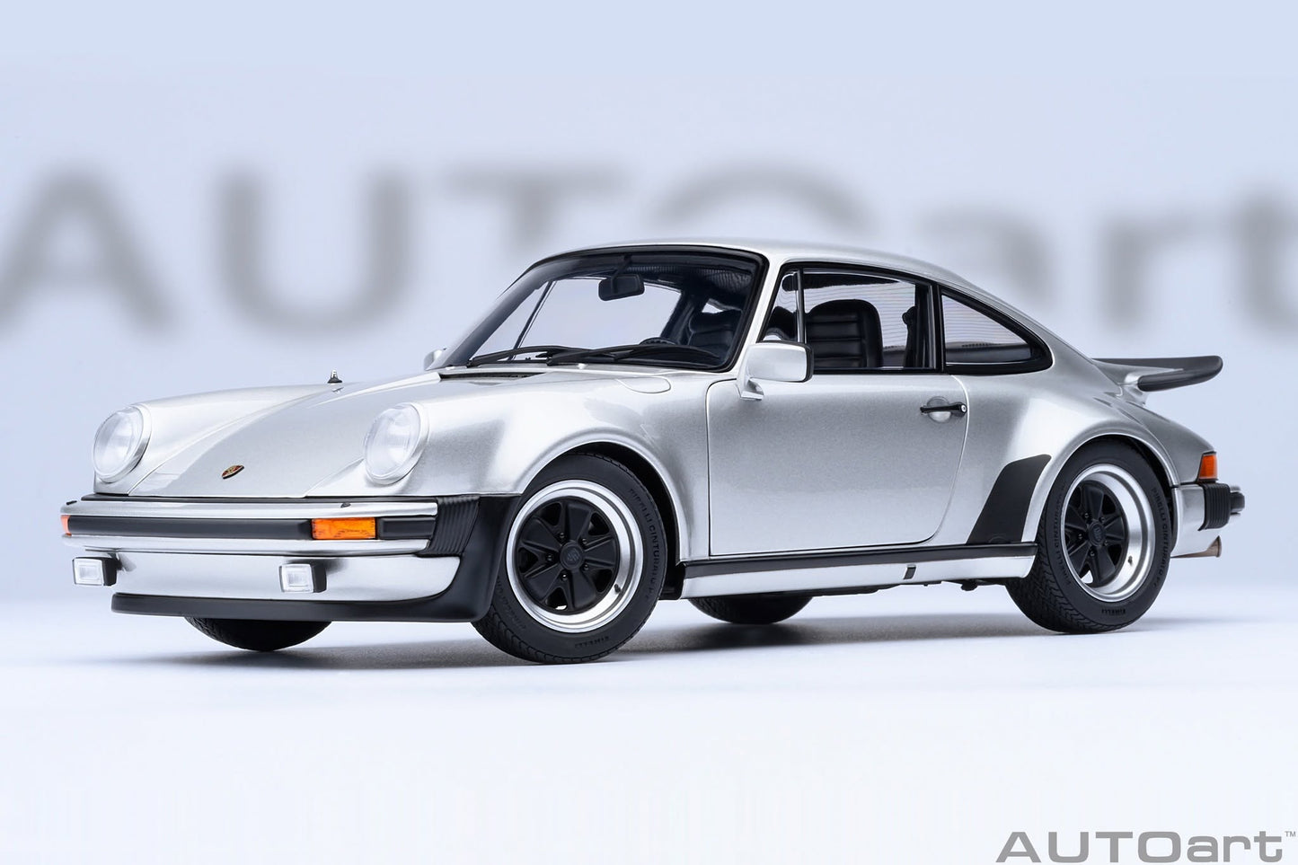 AUTOART Porsche 911 (930) 3.0 Turbo 1974 | Silver 1:18 - PRE ORDER