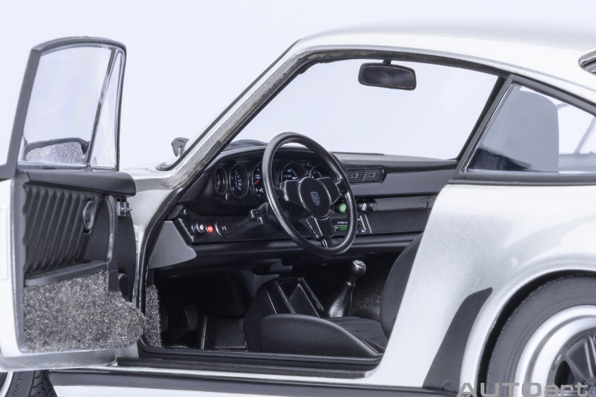 AUTOART Porsche 911 (930) 3.0 Turbo 1974 | Silver 1:18 - PRE ORDER