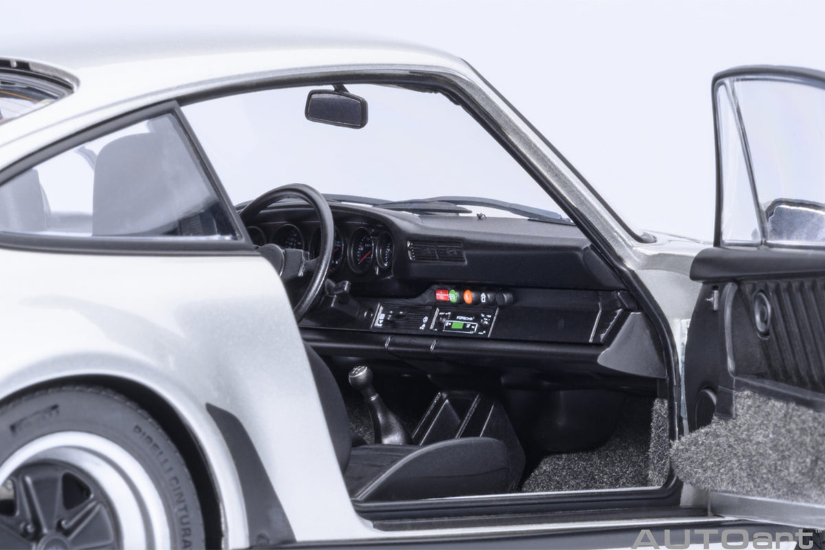 AUTOART Porsche 911 (930) 3.0 Turbo 1974 | Silver 1:18 - PRE ORDER