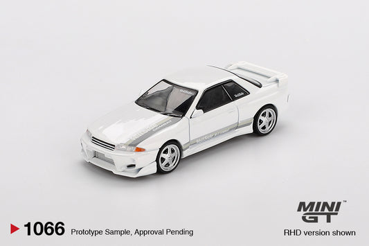 MINI GT Nissan Skyline GT-R (R32) VeilSide Combat C-I White | 1066