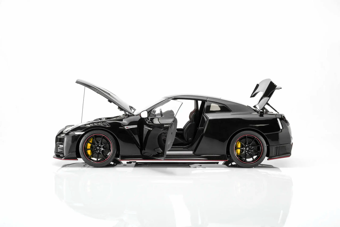 MOTORHELIX Nissan GT-R NISMO (R35) 2022 NISMO Black Pearl | 1:18