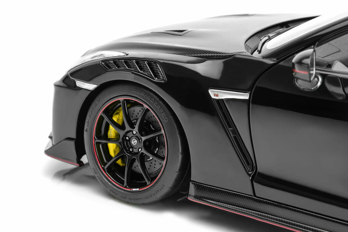 MOTORHELIX Nissan GT-R NISMO (R35) 2022 NISMO Black Pearl | 1:18