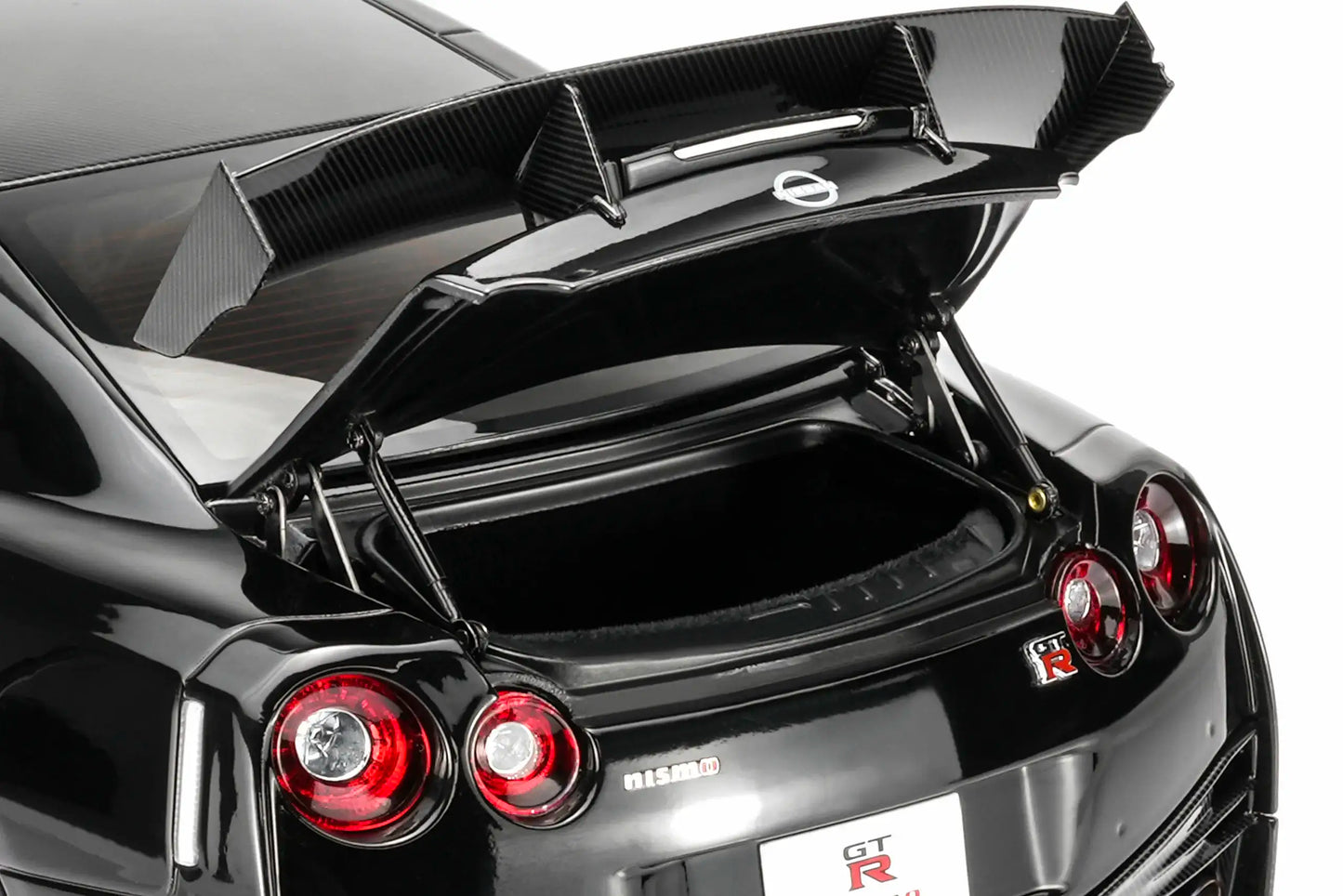 MOTORHELIX Nissan GT-R NISMO (R35) 2022 NISMO Black Pearl | 1:18