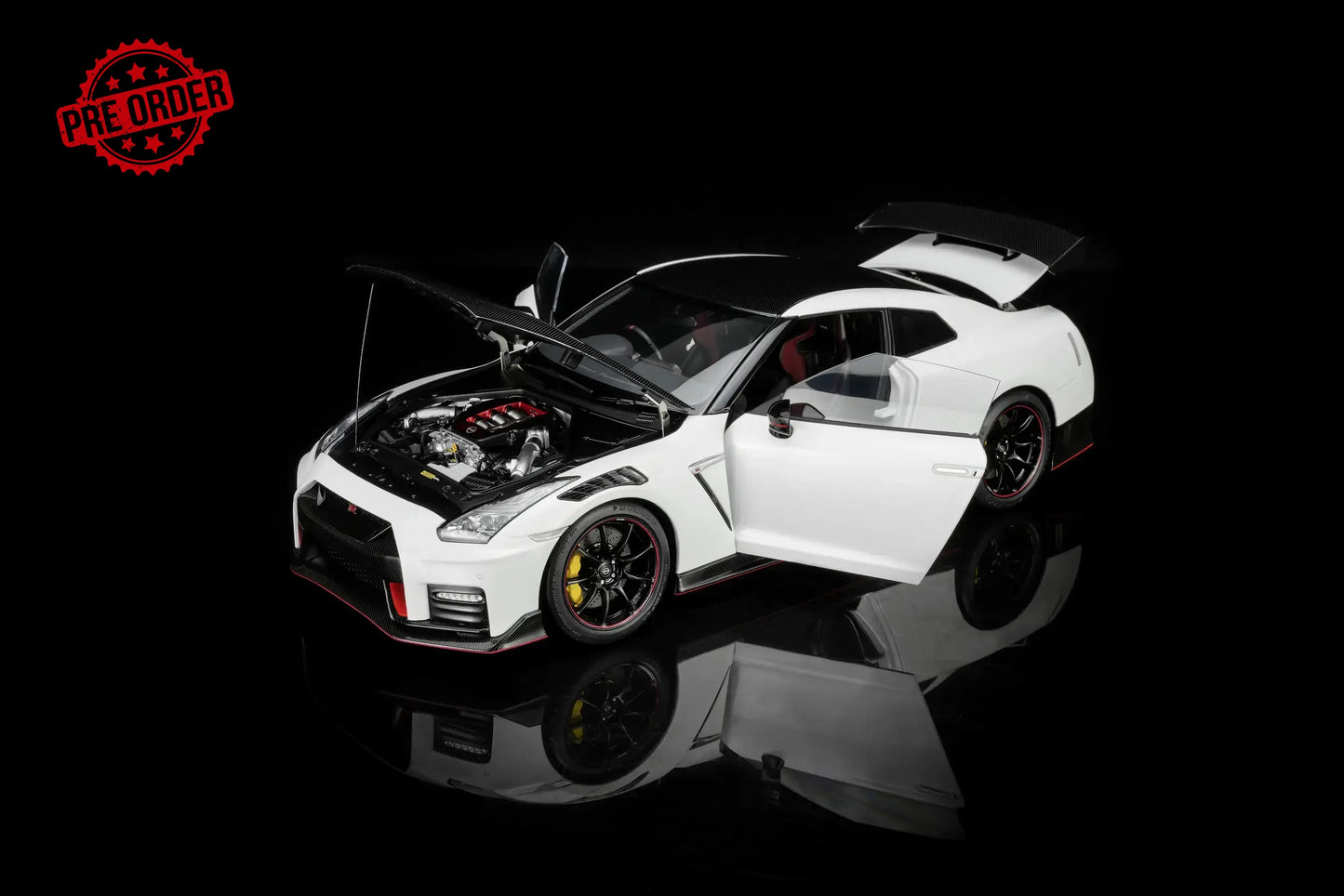 MOTORHELIX Nissan GT-R NISMO (R35) 2022 NISMO Brillian White | 1:18 - PRE ORDER