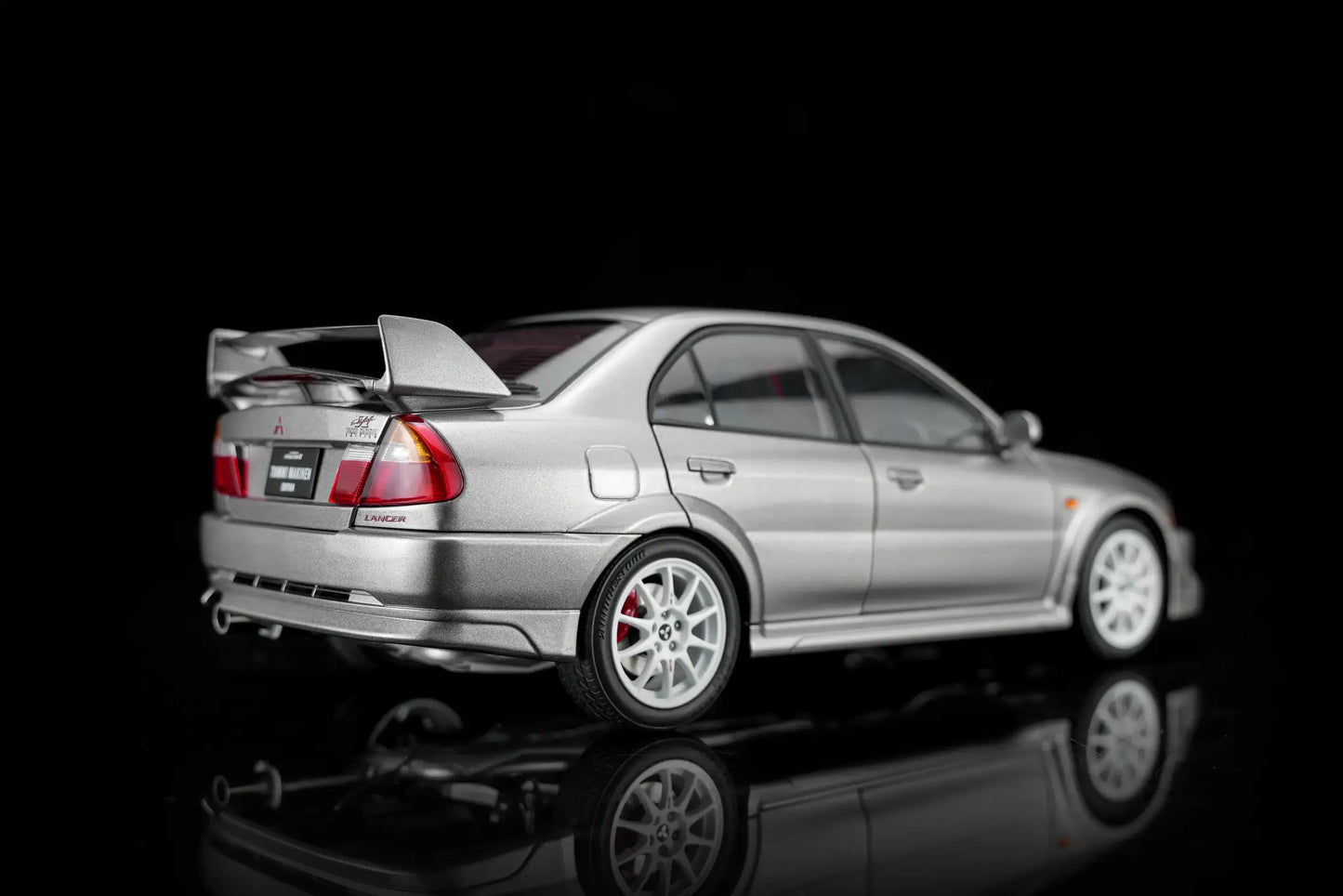 MOTORHELIX Mitsubishi Lancer EVO VI GSR Tommy Makinen 2000 Silver | 1:18