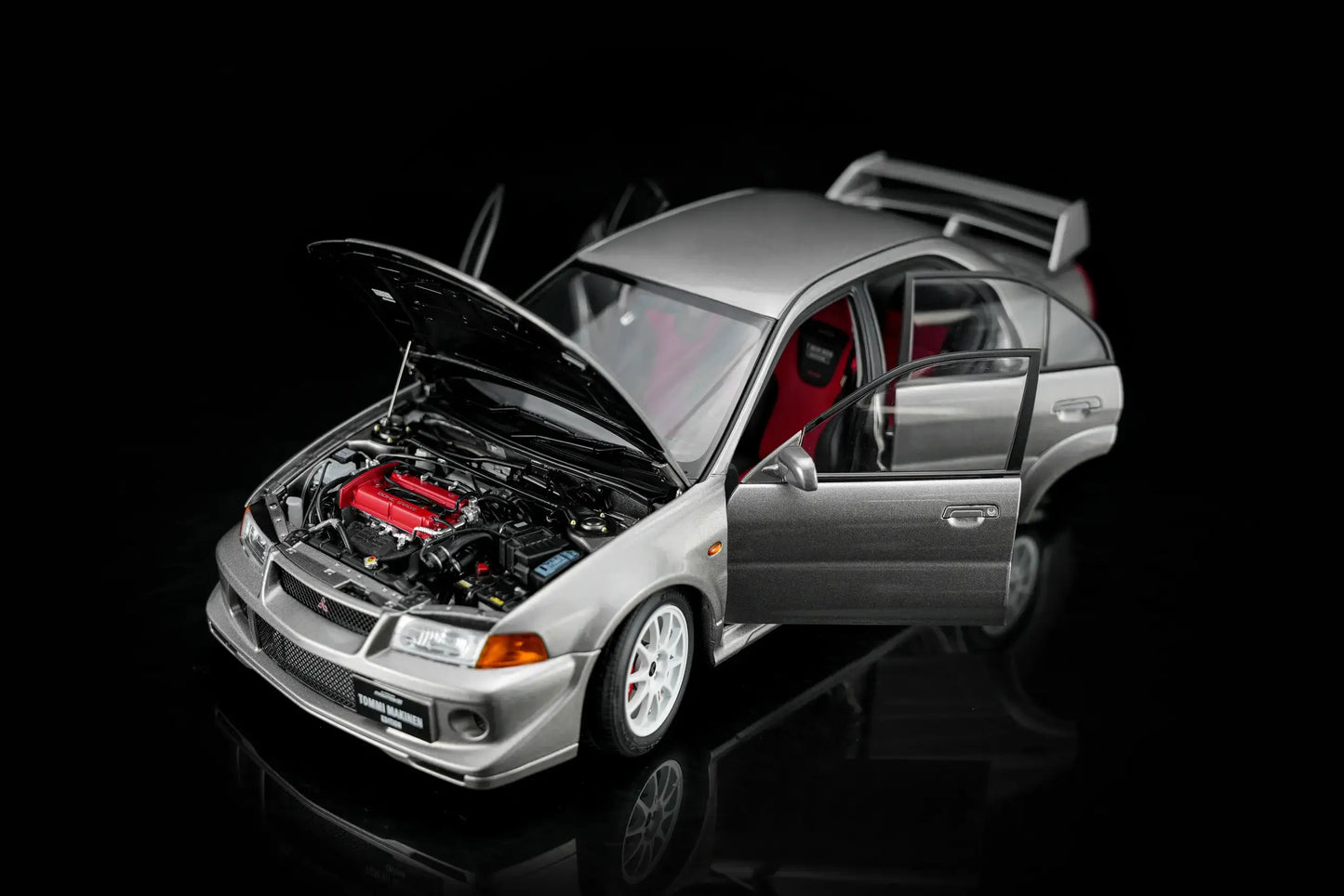MOTORHELIX Mitsubishi Lancer EVO VI GSR Tommy Makinen 2000 Silver | 1:18