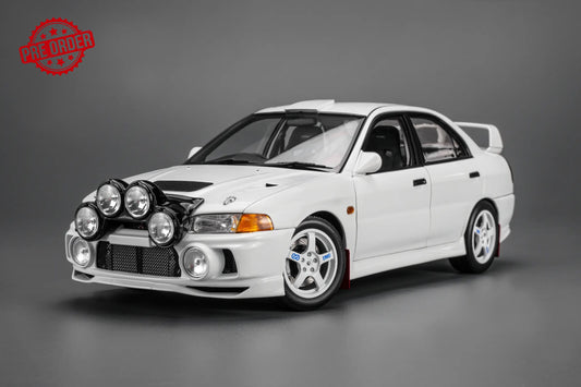 MOTORHELIX Mitsubishi Lancer EVO IV GSR Base Rally 1999 Muddy White | 1:18 - PRE ORDER