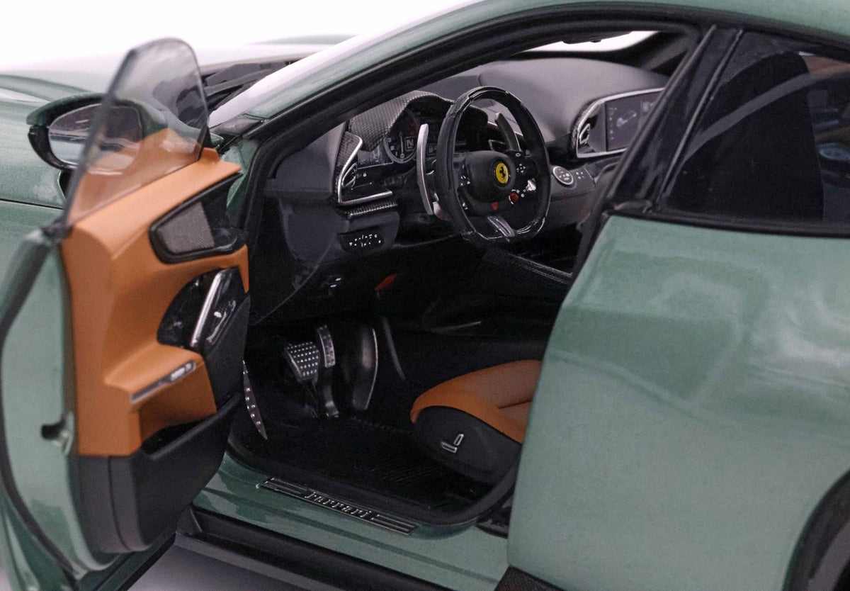 BBR 1:18 Ferrari Purosangue Verde Dora | Luxury Pack