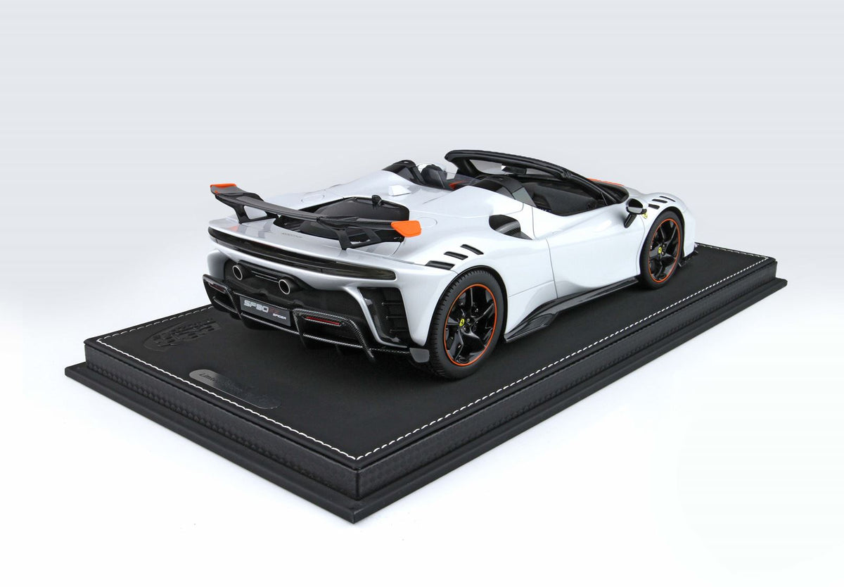 BBR 1:18 Ferrari SF90 XX Spider Bianco Artico