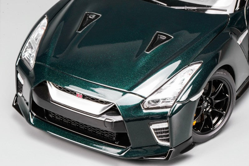 MOTORHELIX Nissan GT-R NISMO (R35) T-Spec 2022 NISMO Green | 1:18