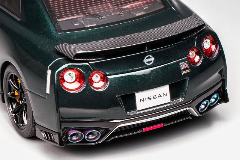 MOTORHELIX Nissan GT-R NISMO (R35) T-Spec 2022 NISMO Green | 1:18