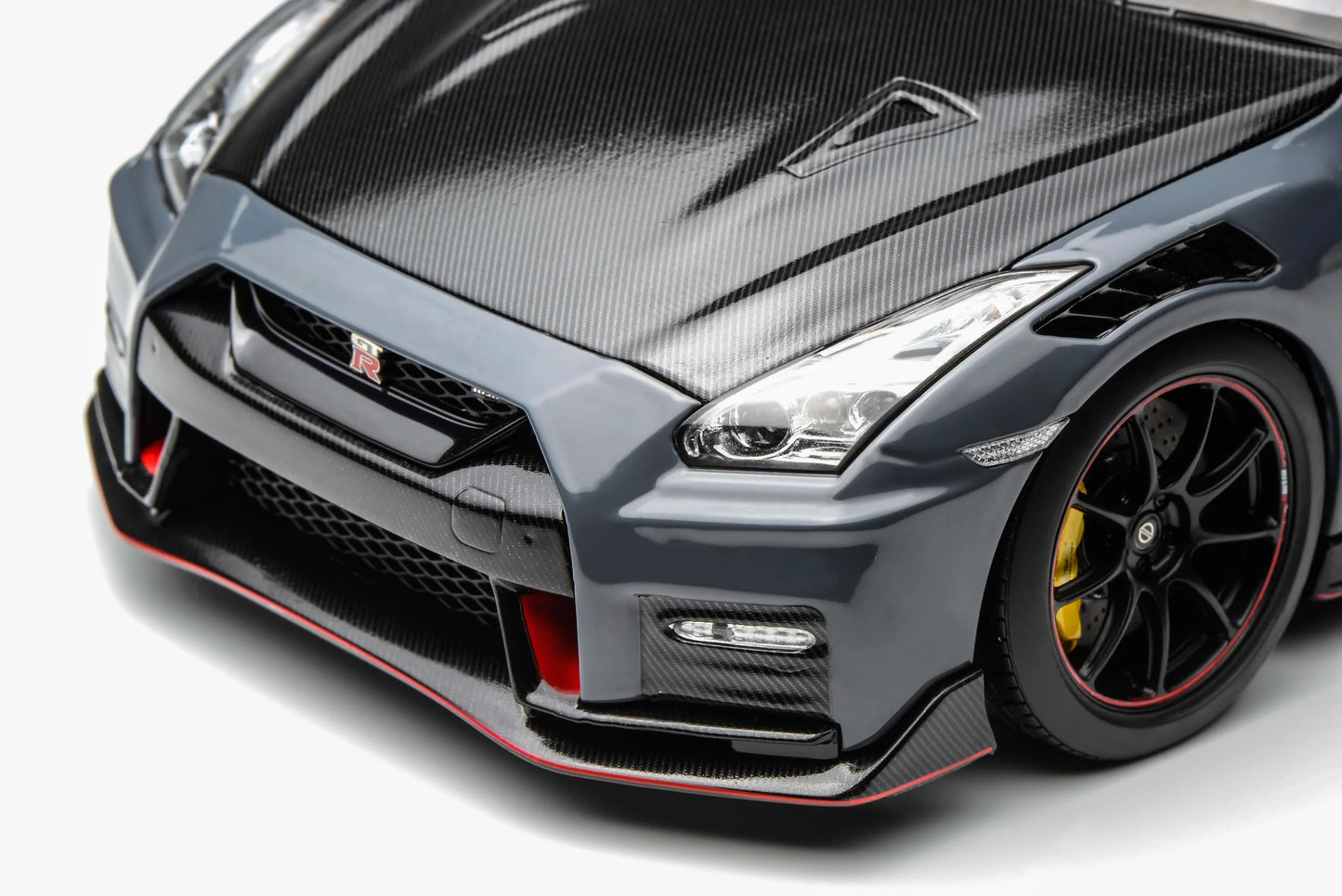 MOTORHELIX Nissan GT-R NISMO (R35) 2022 NISMO Stealth Gray | 1:18