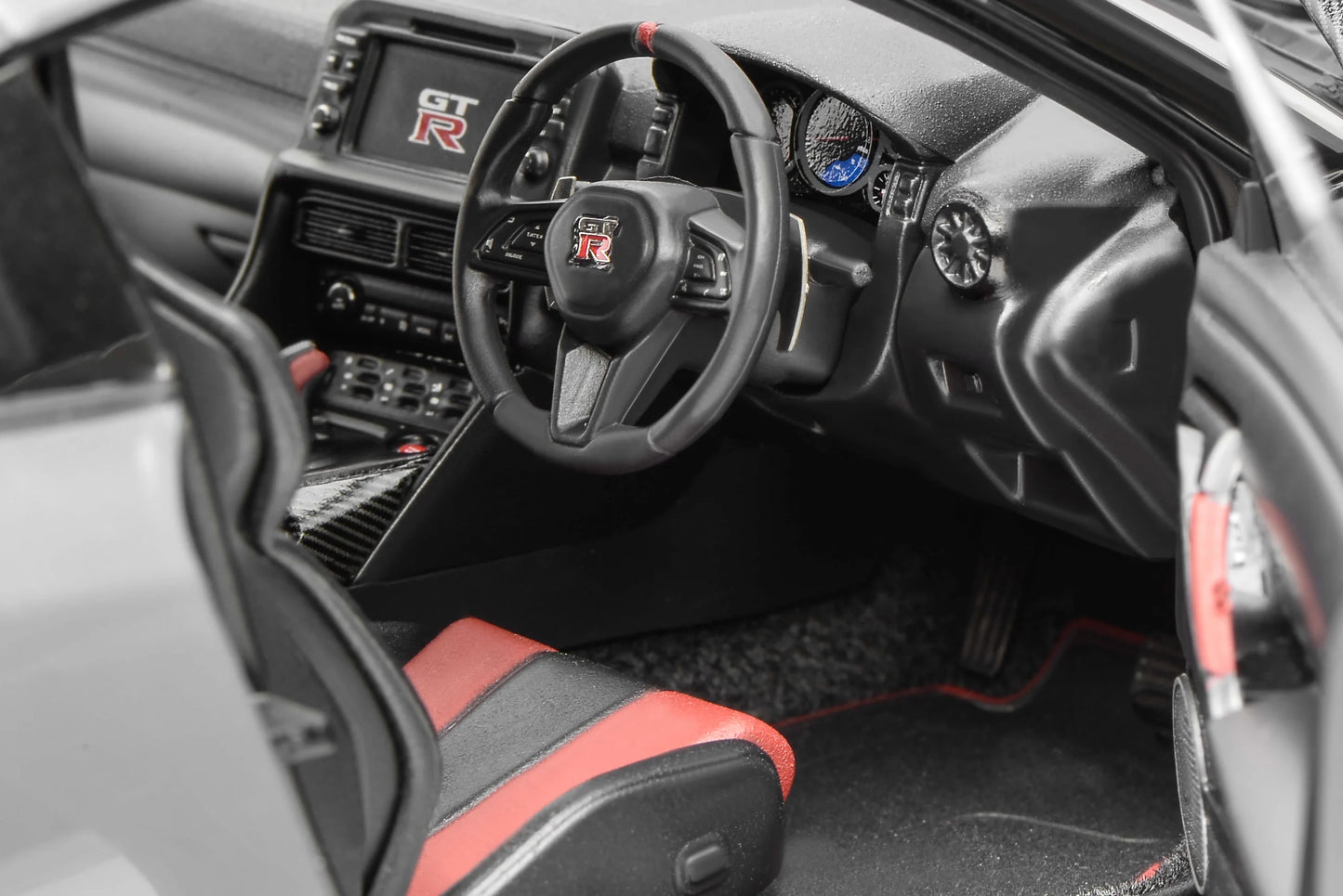 MOTORHELIX Nissan GT-R NISMO (R35) 2022 NISMO Stealth Gray | 1:18