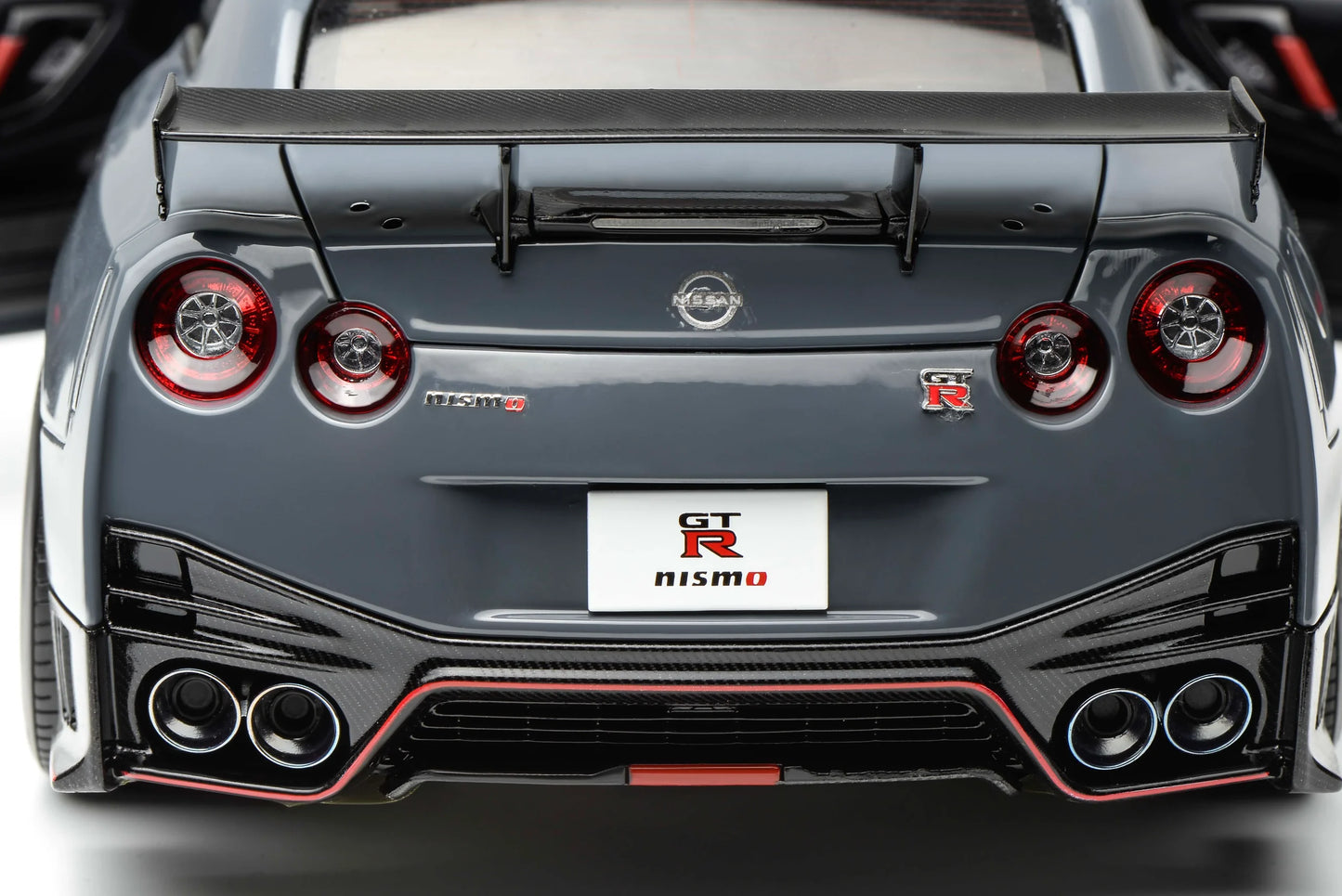 MOTORHELIX Nissan GT-R NISMO (R35) 2022 NISMO Stealth Gray | 1:18