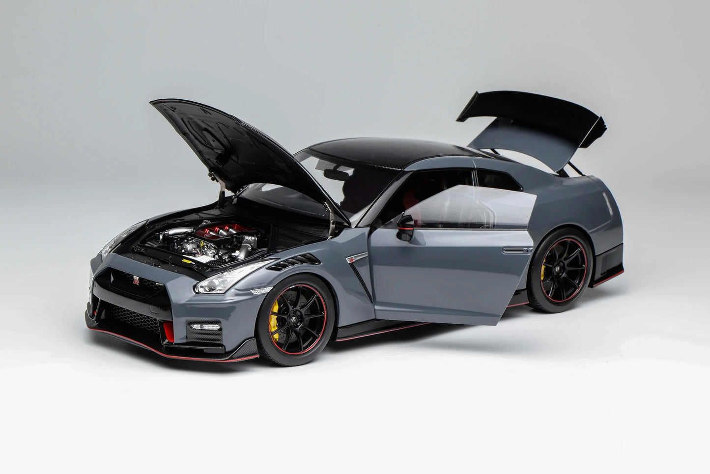 MOTORHELIX Nissan GT-R NISMO (R35) 2022 NISMO Stealth Gray | 1:18