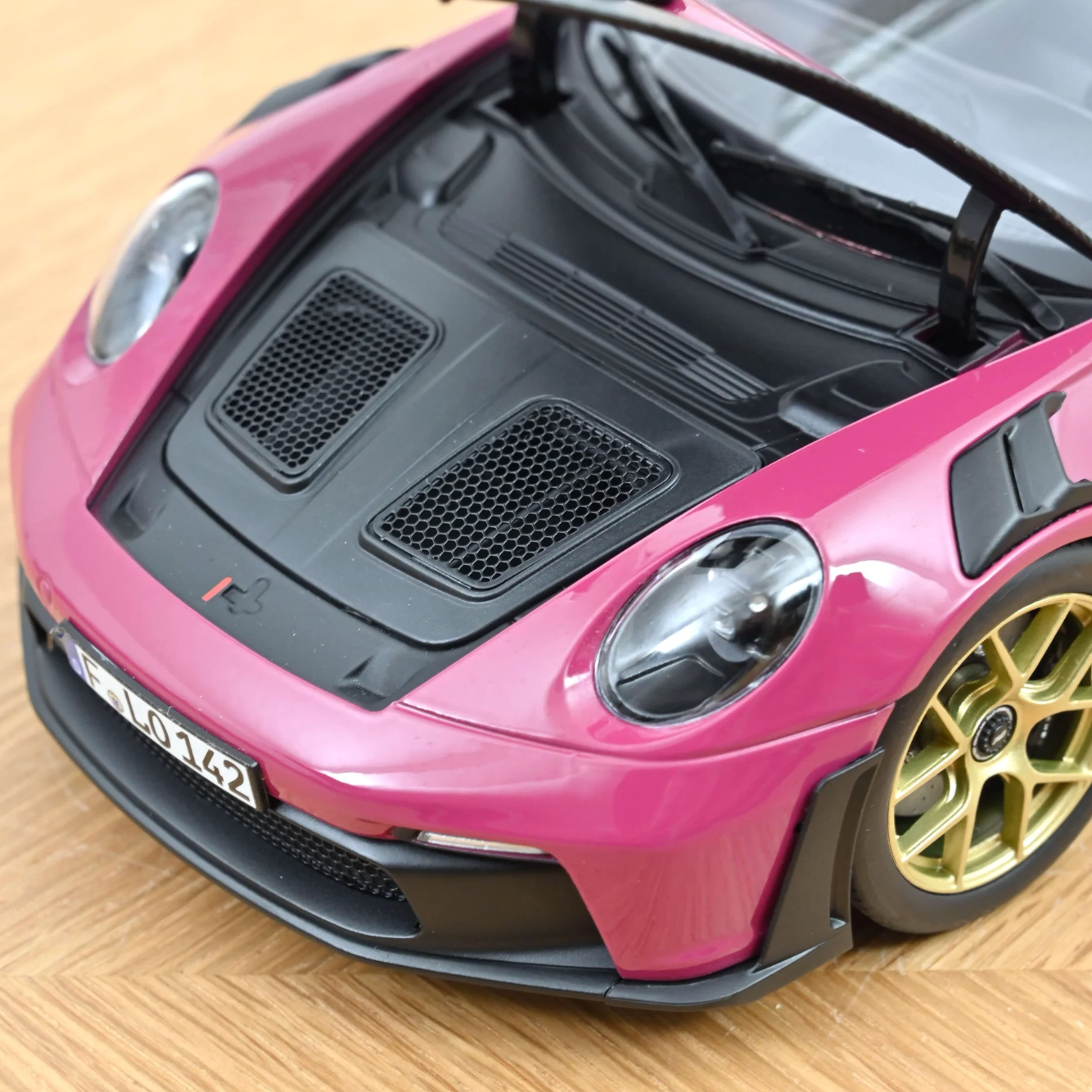 NOREV Porsche 911 GT3 RS w/Weissach Pack 2022 Ruby Star | 1:18