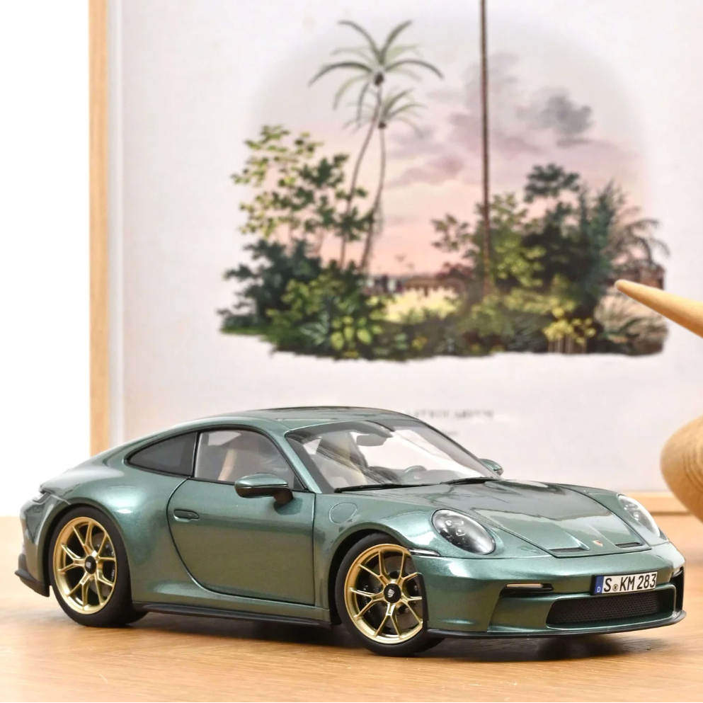NOREV Porsche 911 GT3 w/ Touring Pack 2021 Malachite Green | 1:18