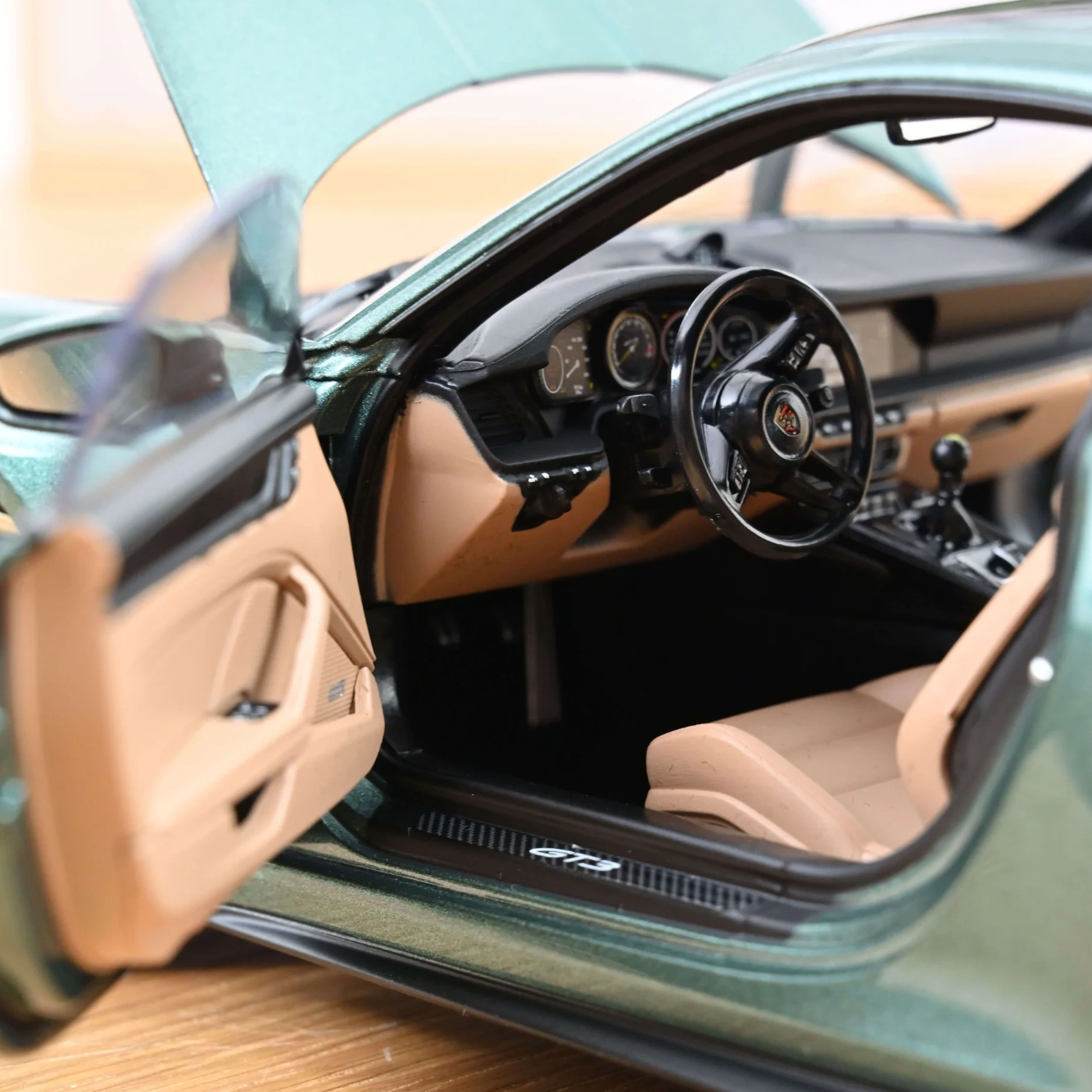 NOREV Porsche 911 GT3 w/ Touring Pack 2021 Malachite Green | 1:18