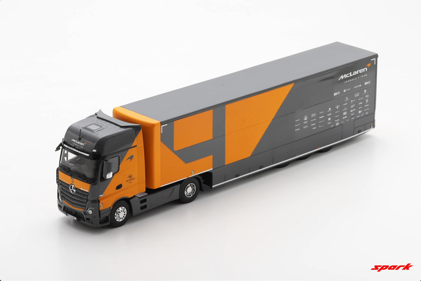 SPARK Mercedes Actros Transporteur - McLaren F1 Team #4 L. Norris | 1:43 PRE ORDER