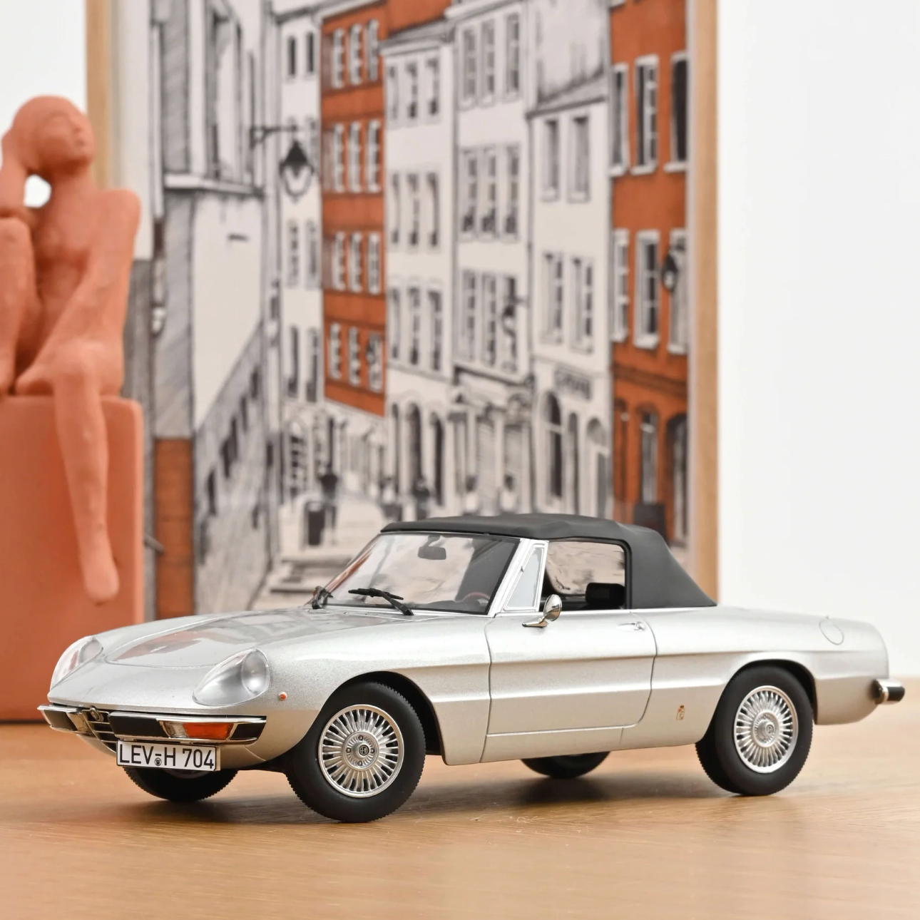 NOREV Alfa Romeo 2000 Spider 1973 Silvergrey | 1:18