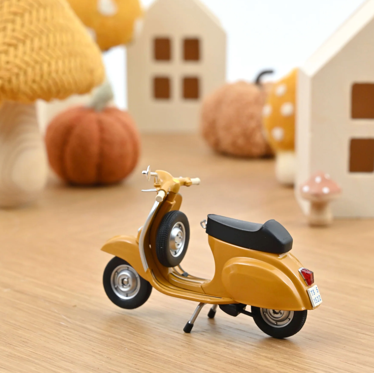 NOREV Vespa 50 R 1969 Positano Yellow | 1:18