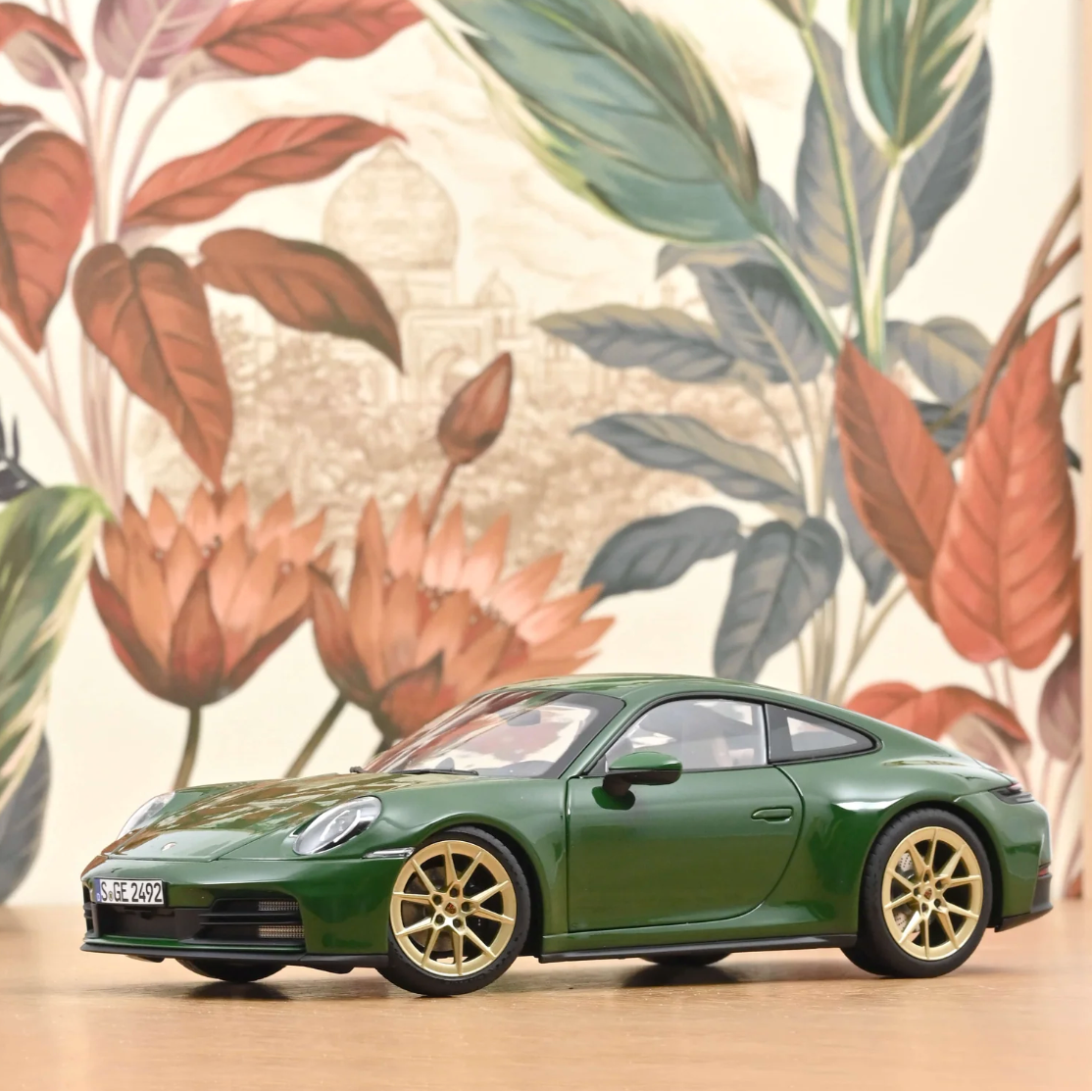 NOREV Porsche 911 Carrera 2025 Irish Green | 1:18 - Limited Edition