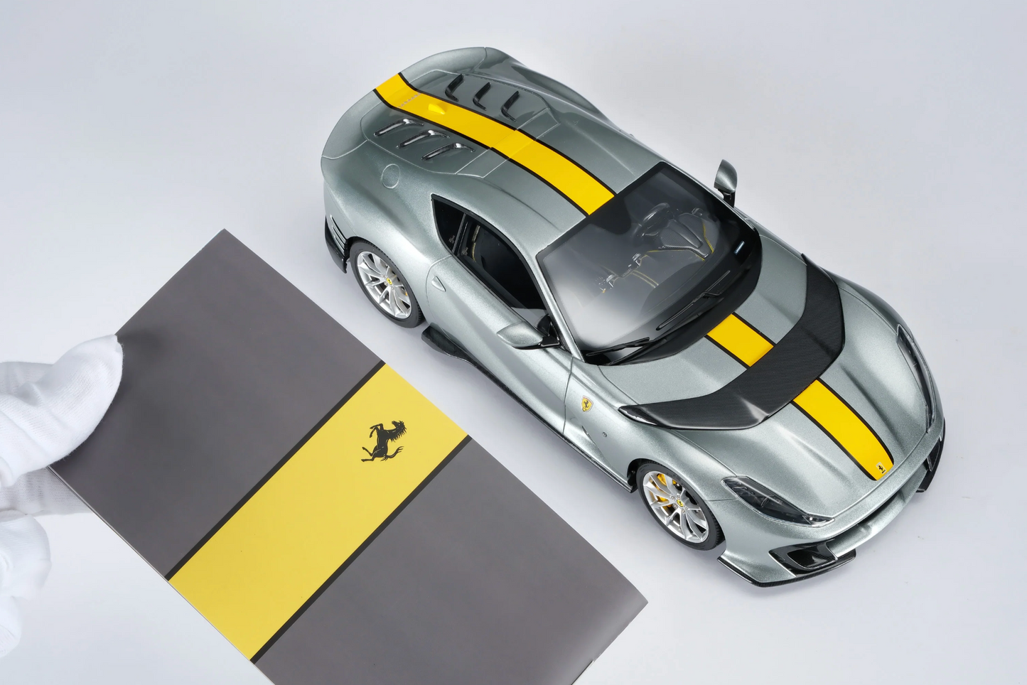 AMALGAM Ferrari 812 Competizione | Grigio Coburn 1:18