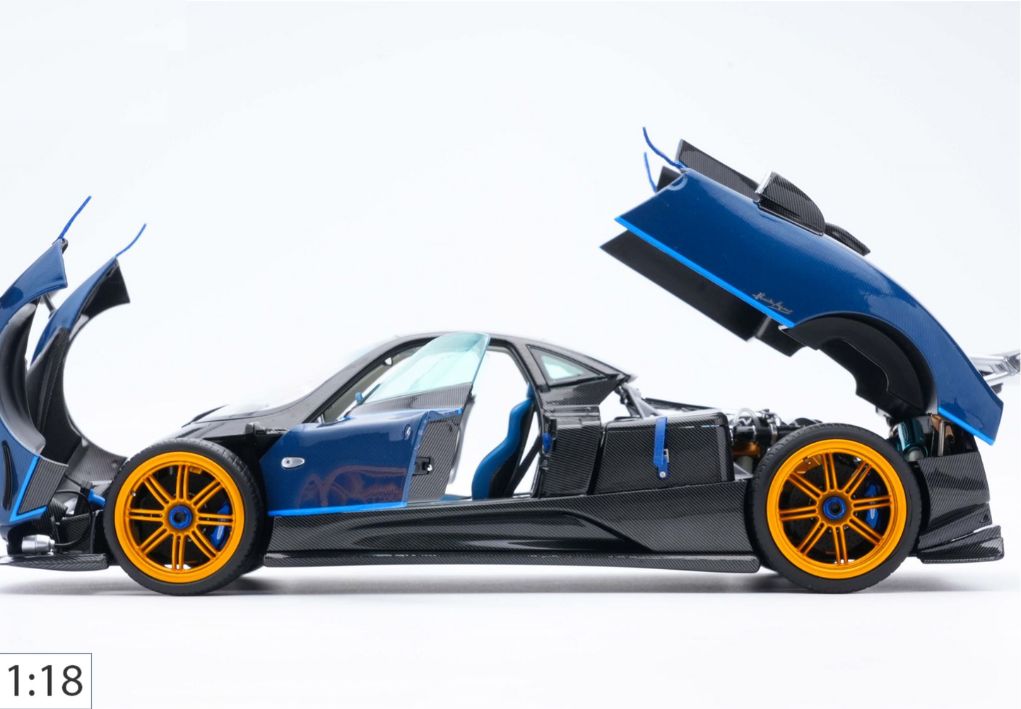 ALMOST REAL 1:18 Pagani Zonda Tricolore | Standard Pack