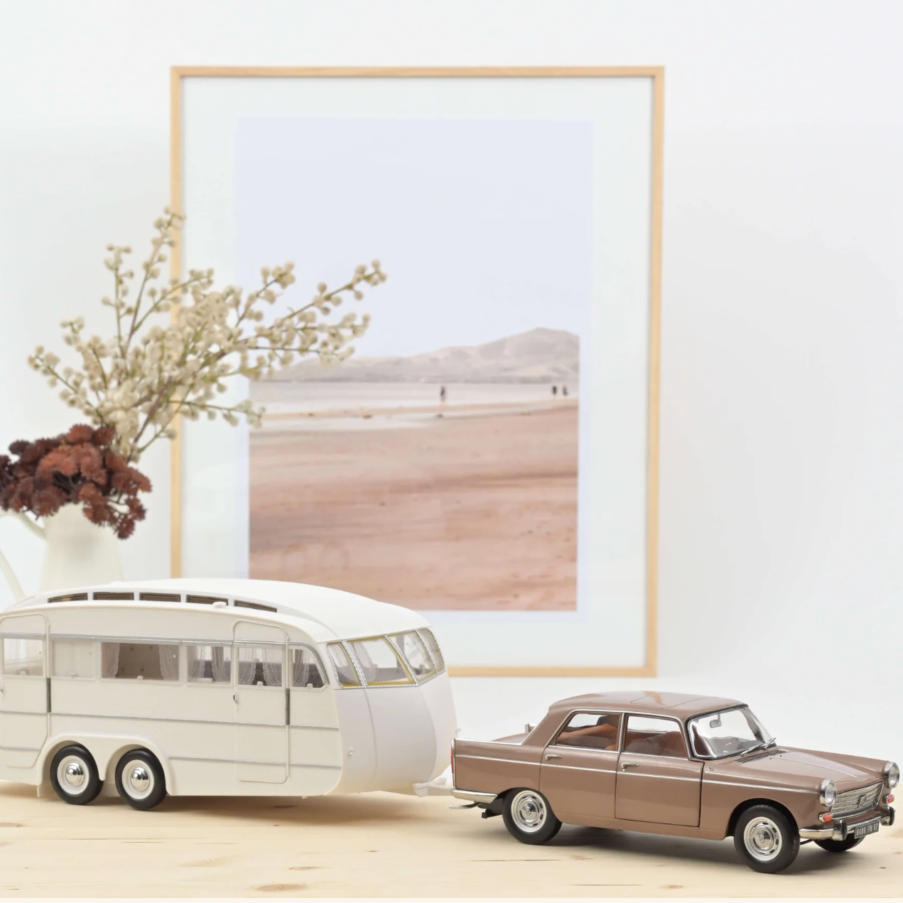 NOREV Peugeot 404 Brown 1965 w/ Caravan Hénon | 1:18