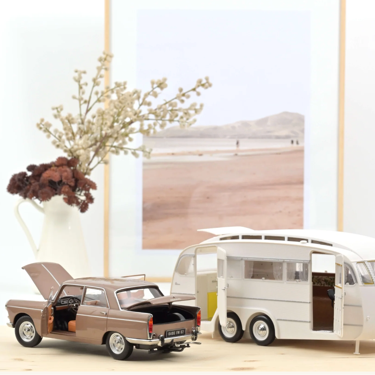 NOREV Peugeot 404 Brown 1965 w/ Caravan Hénon | 1:18