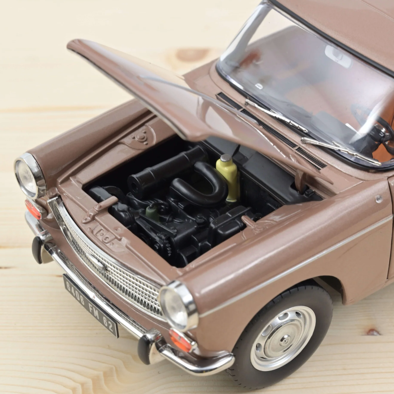 NOREV Peugeot 404 Brown 1965 w/ Caravan Hénon | 1:18