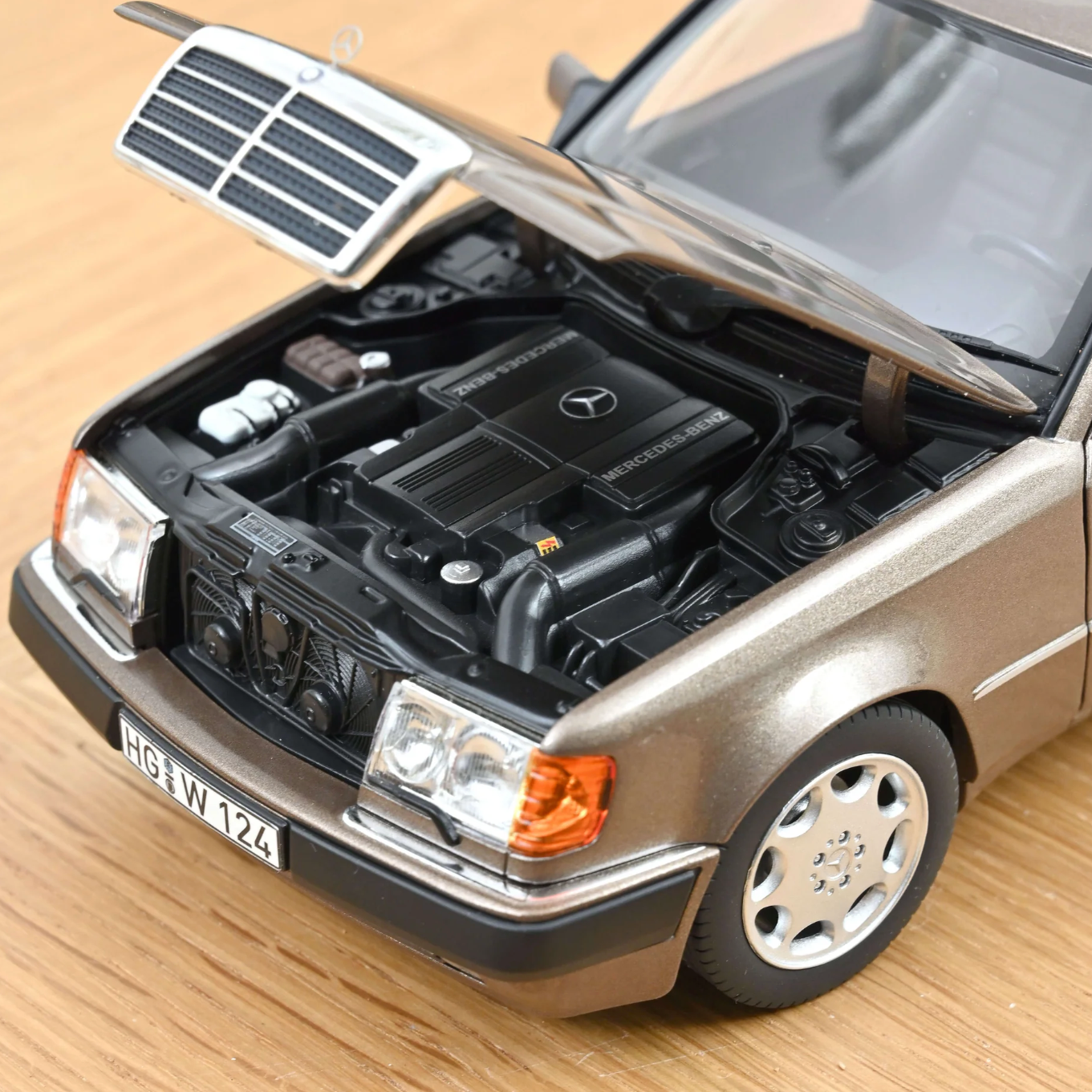 NOREV Mercedes-Benz 500 E 1990 Impala Brown | 1:18