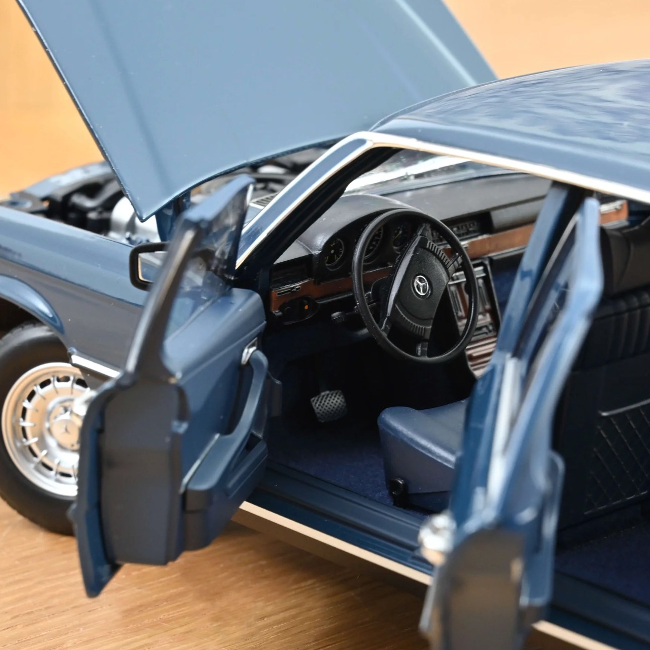 NOREV Mercedes-Benz 350 SEL 1979 Hansa Blue | 1:18