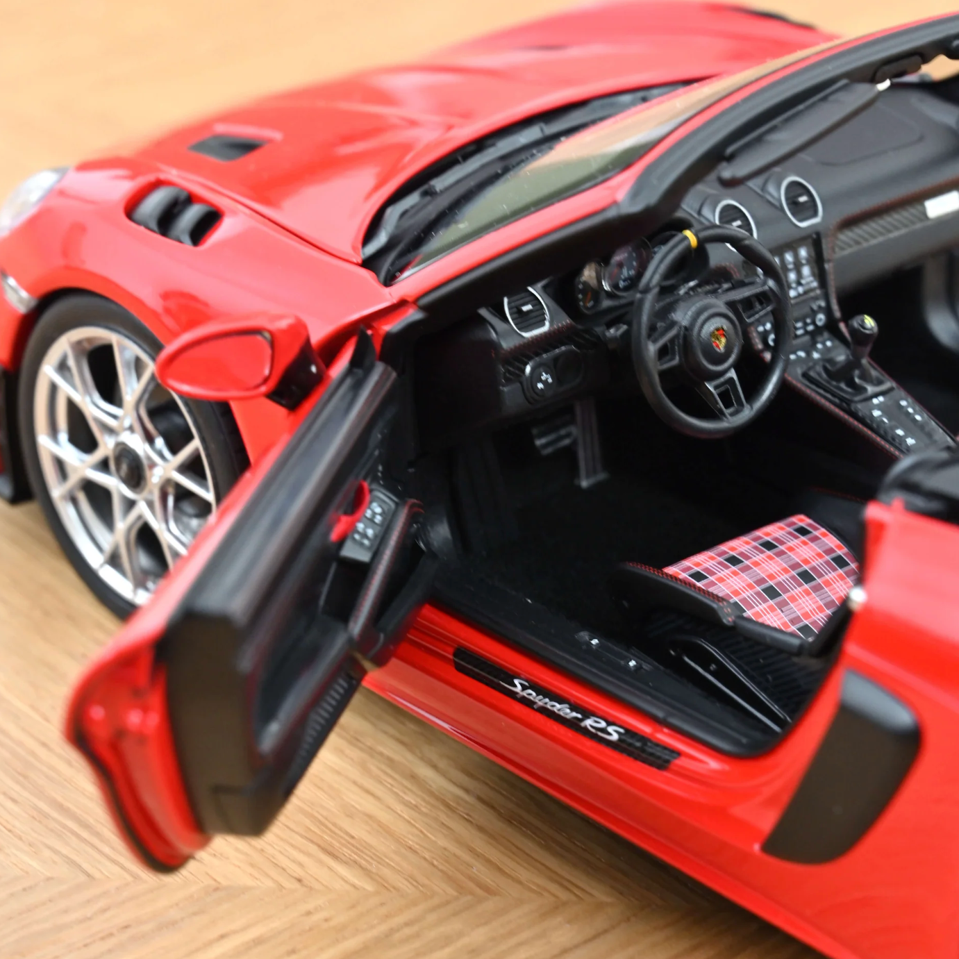 NOREV Porsche 718 Spyder RS 2023 Guards Red  | 1:18