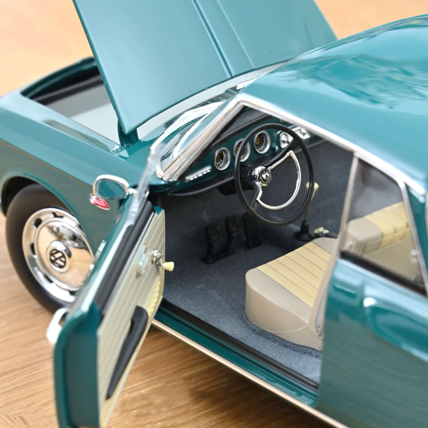 NOREV VW 1963 Karmann Ghia 1500 | 1:18 - PRE ORDER