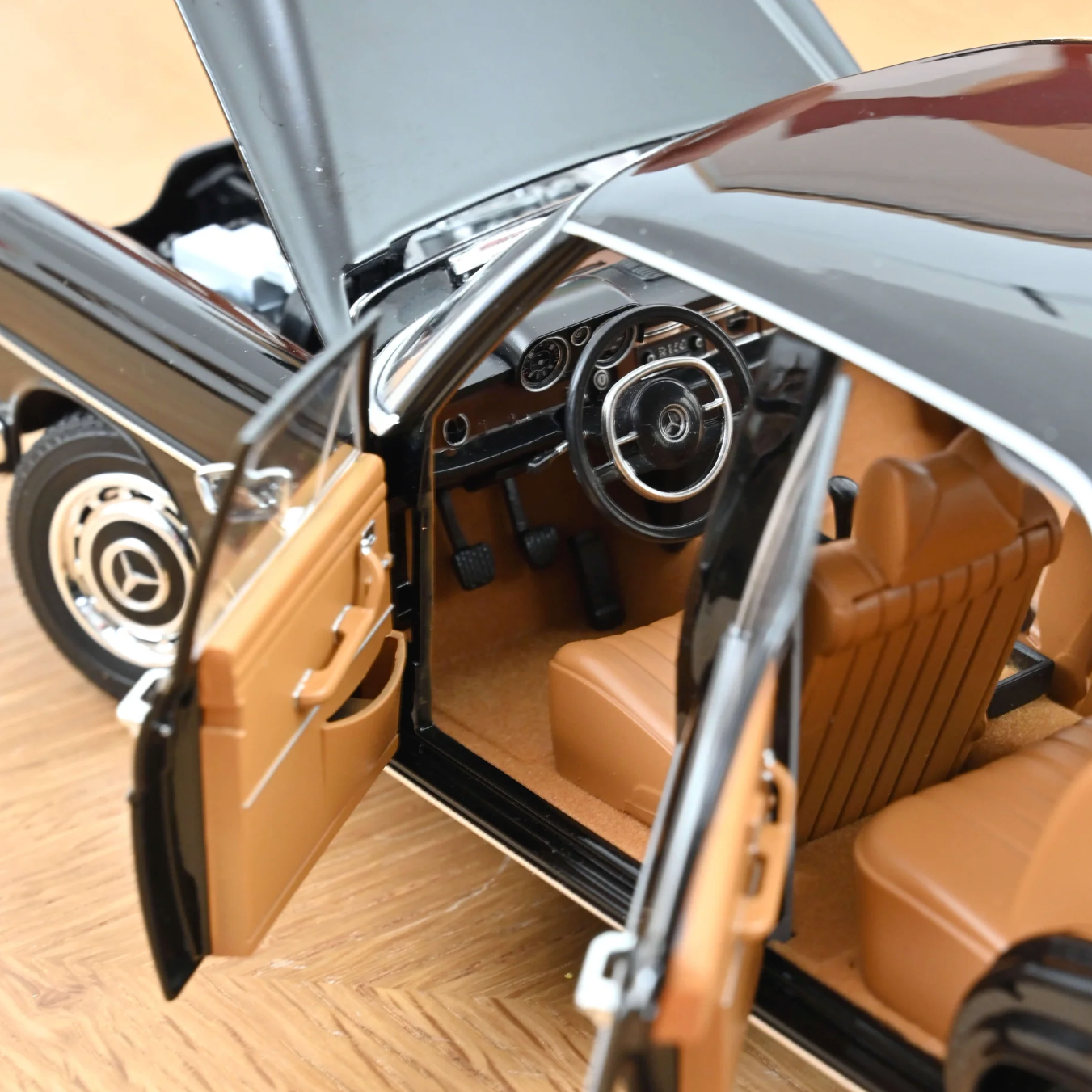 NOREV Mercedes-Benz 280 SE Black 1968 | 1:18 - PRE ORDER (25.06.2026)